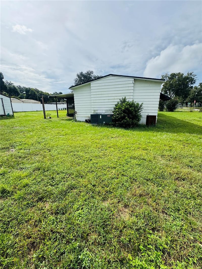 1013 Lianne Pl, Seffner, FL 33584
