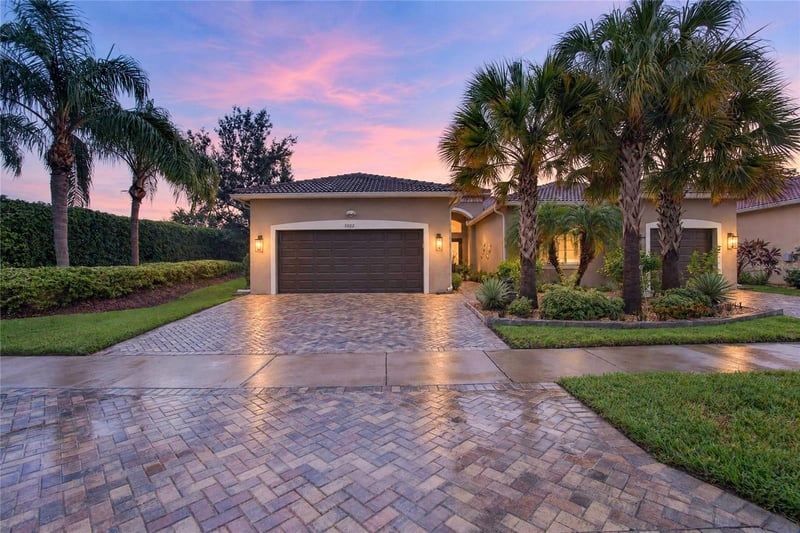 5002 Emerald Isle Dr, Wimauma, FL 33598