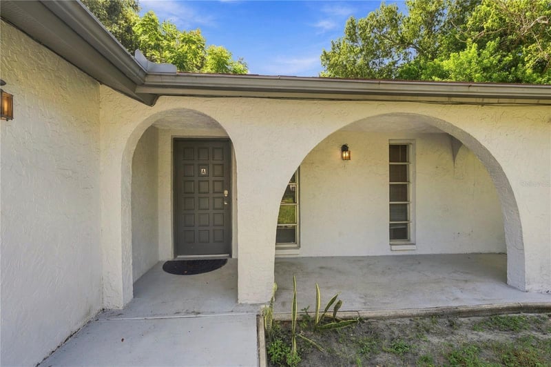 200 Twin Lake Dr, Largo, FL 33770