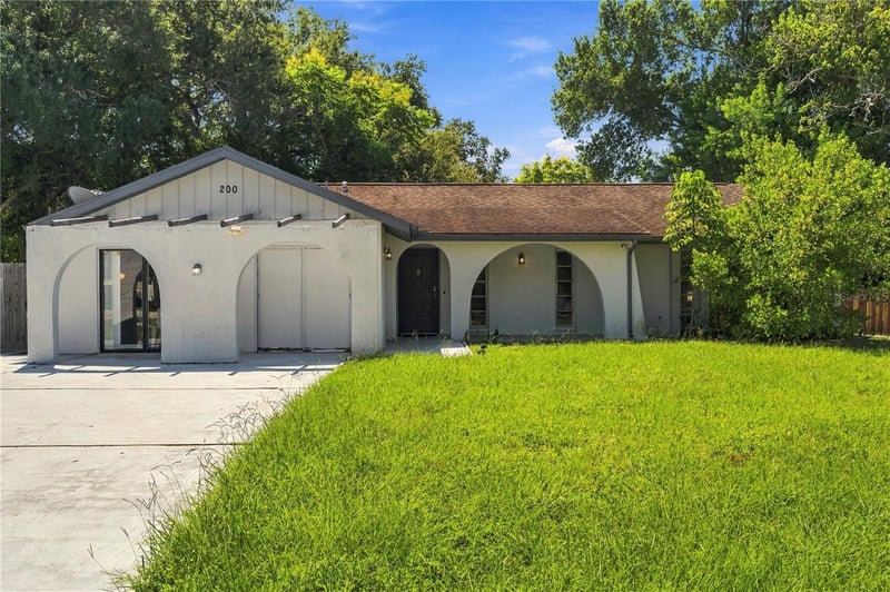 200 Twin Lake Dr, Largo, FL 33770