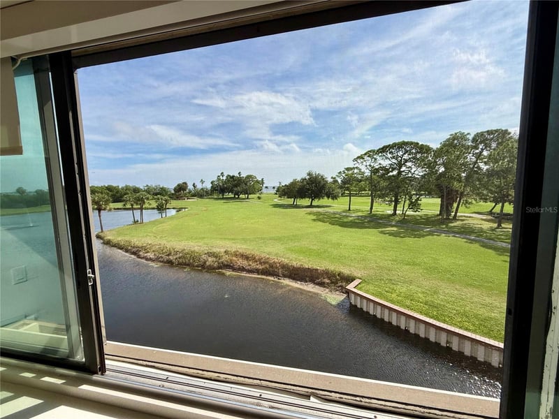 2620 Cove Cay Dr #307, Clearwater, FL 33760