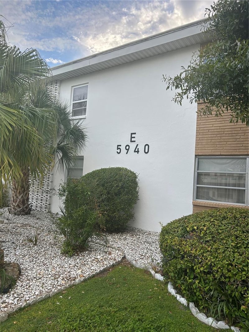 5940 21st St N #11, St Petersburg, FL 33714