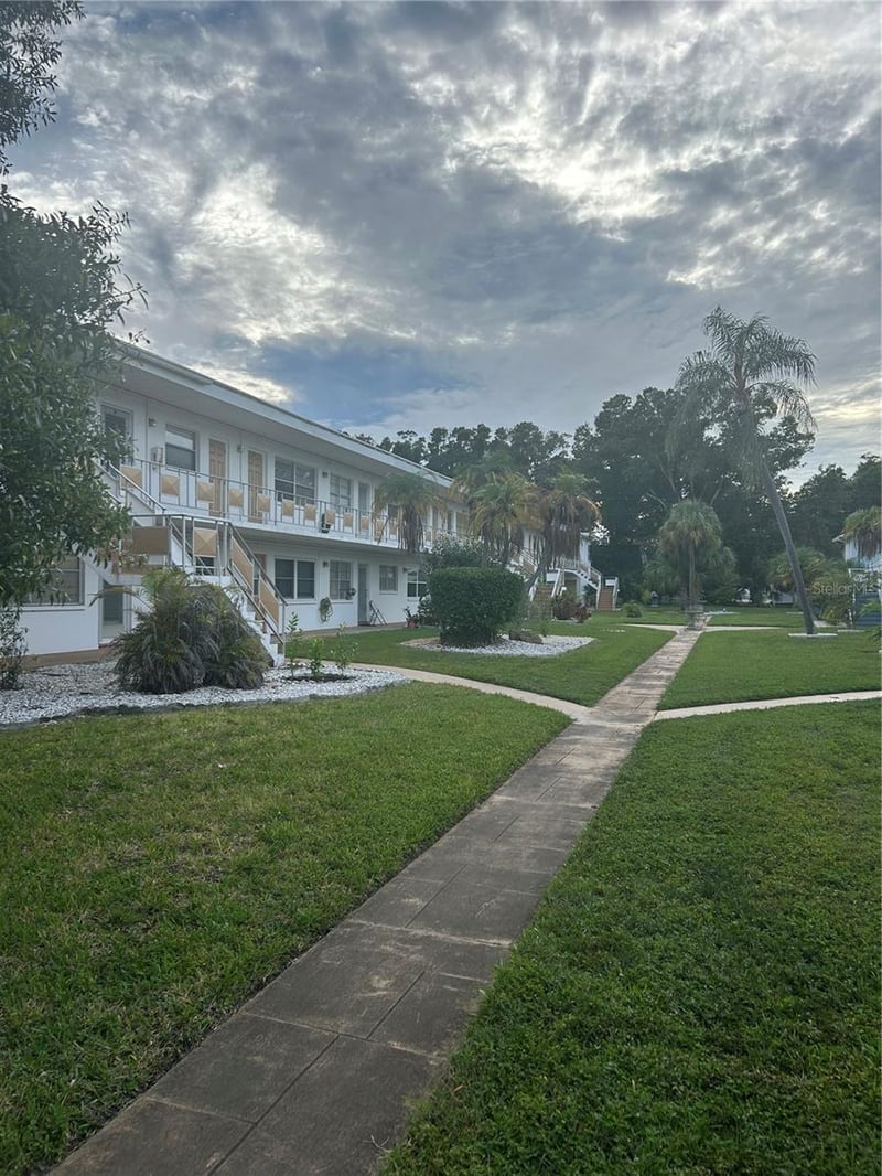 5940 21st St N #11, St Petersburg, FL 33714