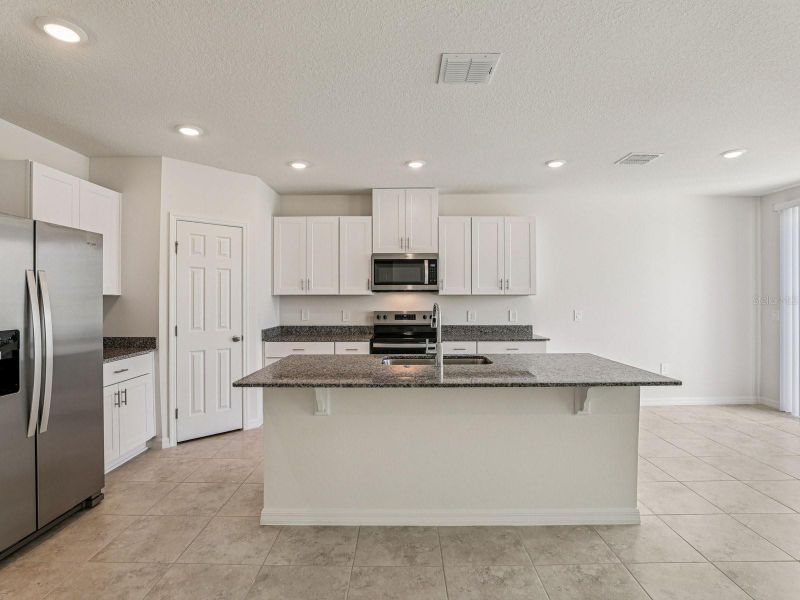12550 Hourglass Way, Dade City, FL 33525