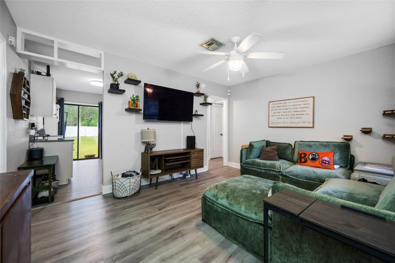 1520 Norfolk St N, St Petersburg, FL 33710