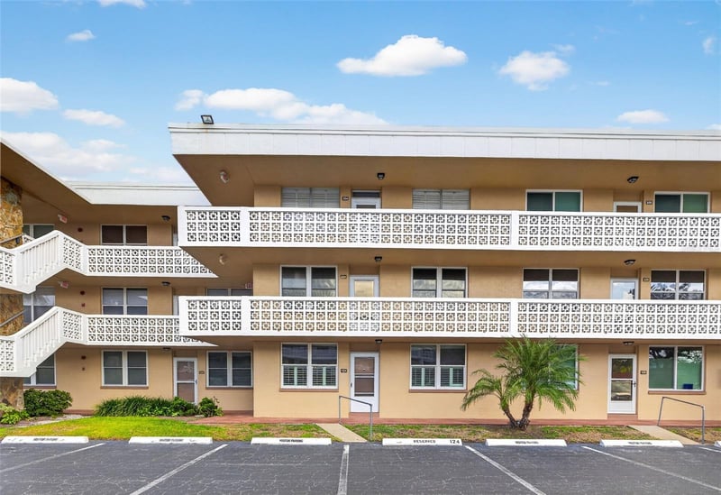 4915 Bay St NE #124, St Petersburg, FL 33703