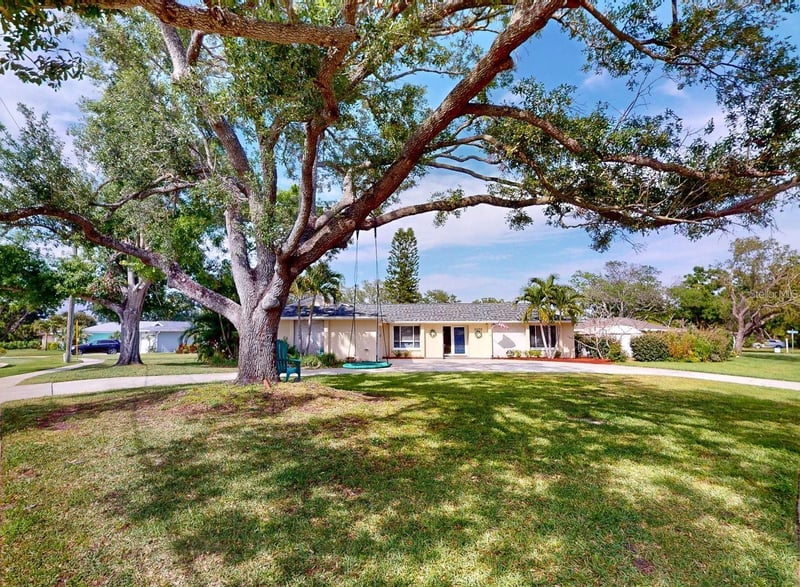 3075 Rosery Rd NE, Largo, FL 33771