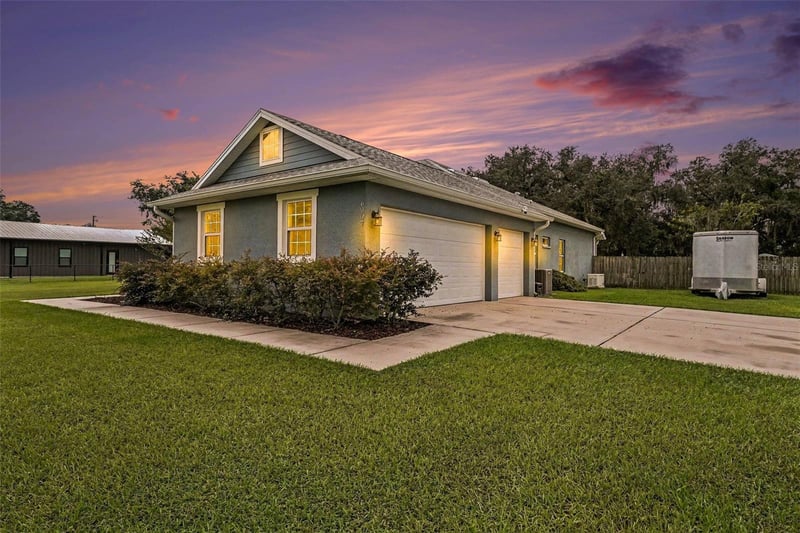 6207 Storck Acres Ln, Plant City, FL 33565