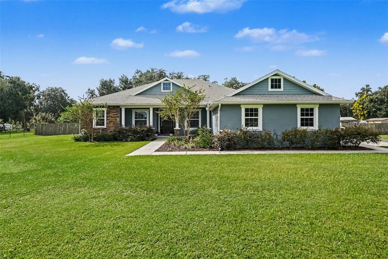6207 Storck Acres Ln, Plant City, FL 33565