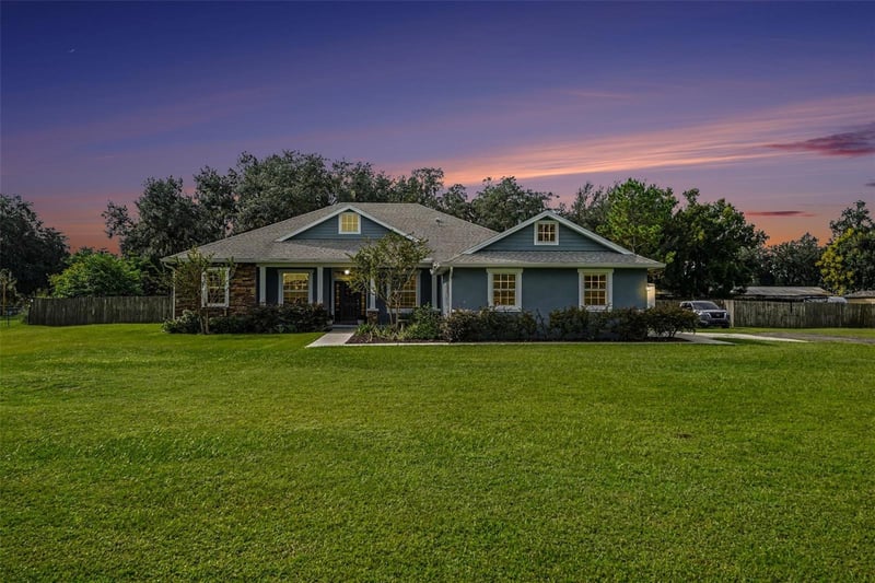 6207 Storck Acres Ln, Plant City, FL 33565