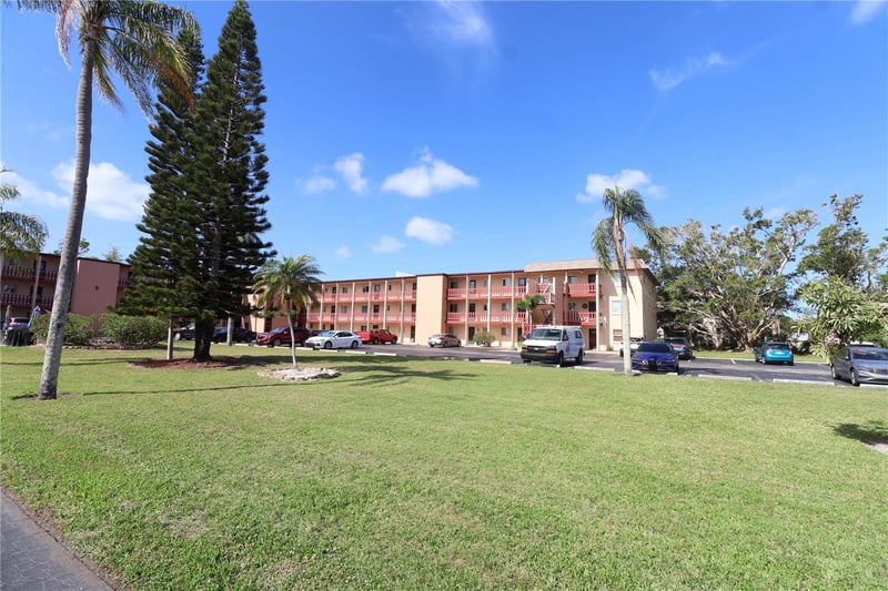 4206 Heron Way #B305, Bradenton, FL 34205