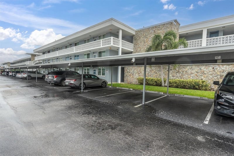 4715 Bay St NE #330, St Petersburg, FL 33703