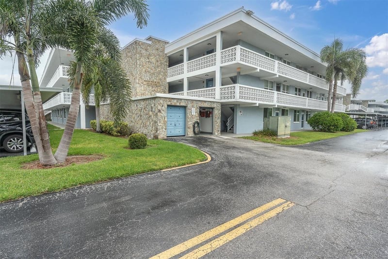 4715 Bay St NE #330, St Petersburg, FL 33703