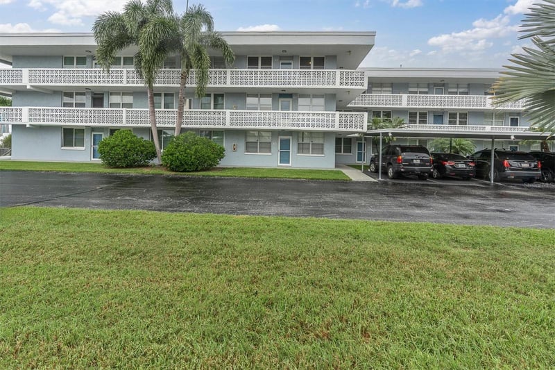 4715 Bay St NE #330, St Petersburg, FL 33703