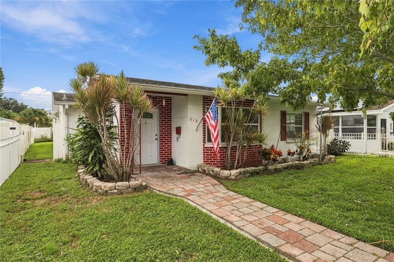 818 90th Ave N, St Petersburg, FL 33702