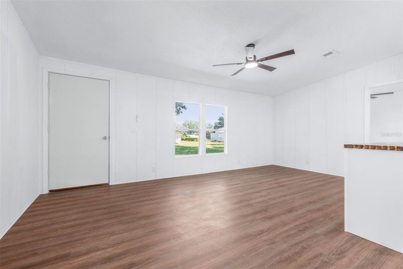 8833 Nundy Ave, Gibsonton, FL 33534