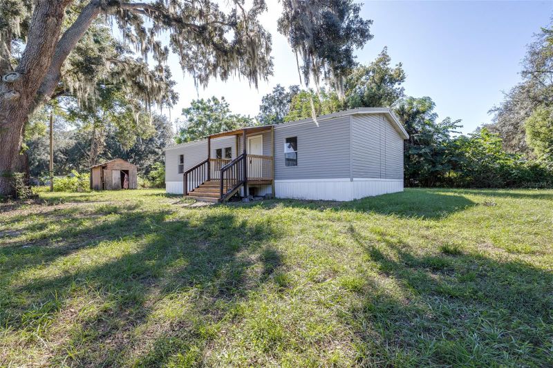 8833 Nundy Ave, Gibsonton, FL 33534