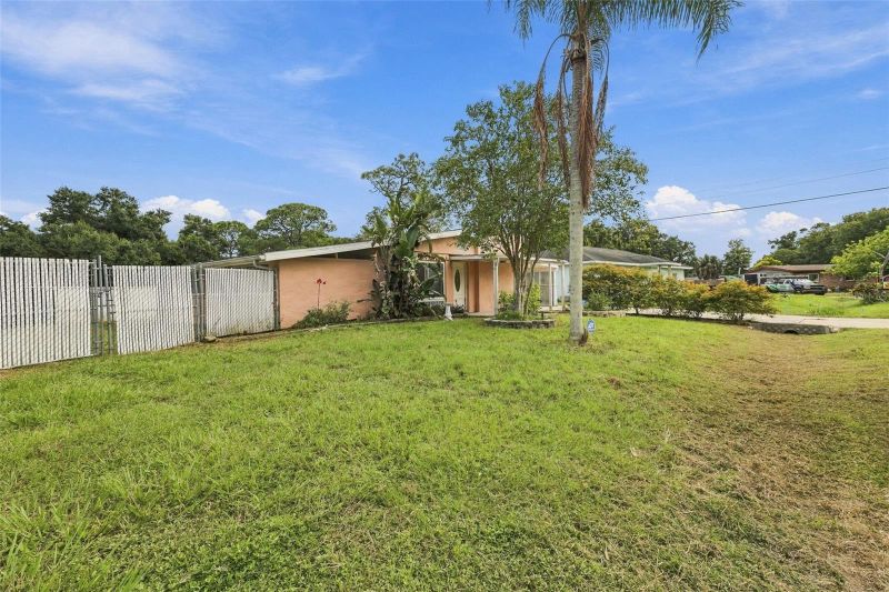 1215 56th Avenue Dr E, Bradenton, FL 34203