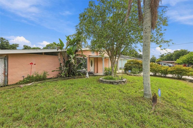 1215 56th Avenue Dr E, Bradenton, FL 34203