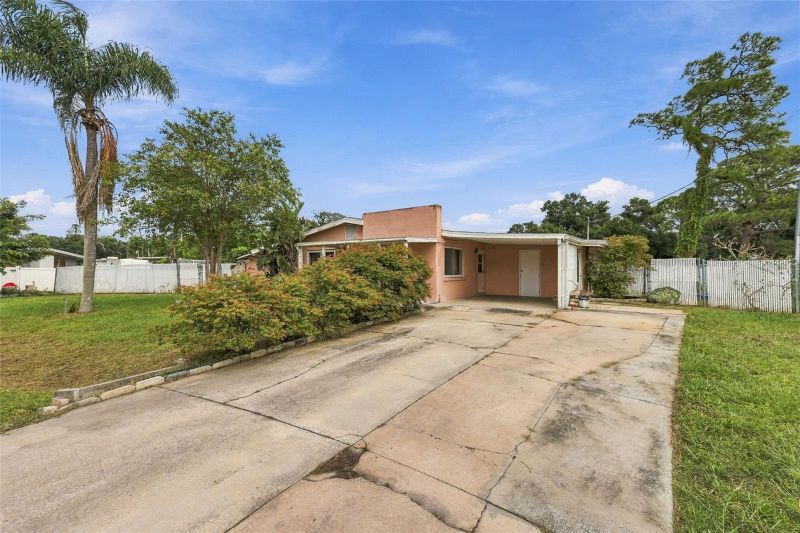 1215 56th Avenue Dr E, Bradenton, FL 34203
