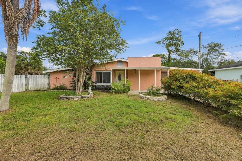 1215 56th Avenue Dr E, Bradenton, FL 34203