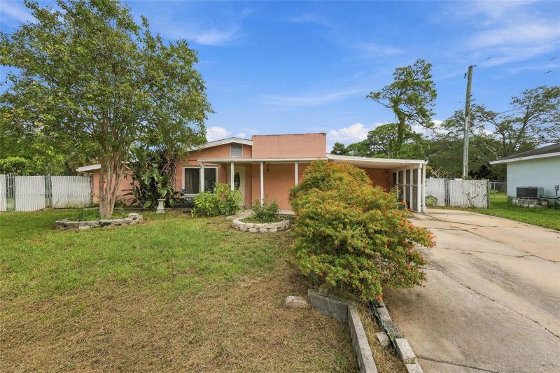 1215 56th Avenue Dr E, Bradenton, FL 34203