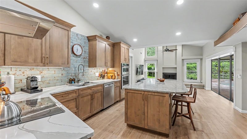 2712 Laurel Oak Dr, Plant City, FL 33566