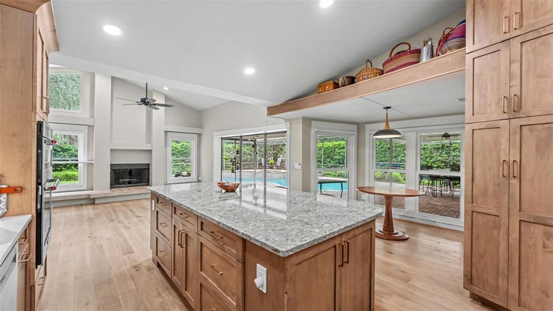 2712 Laurel Oak Dr, Plant City, FL 33566