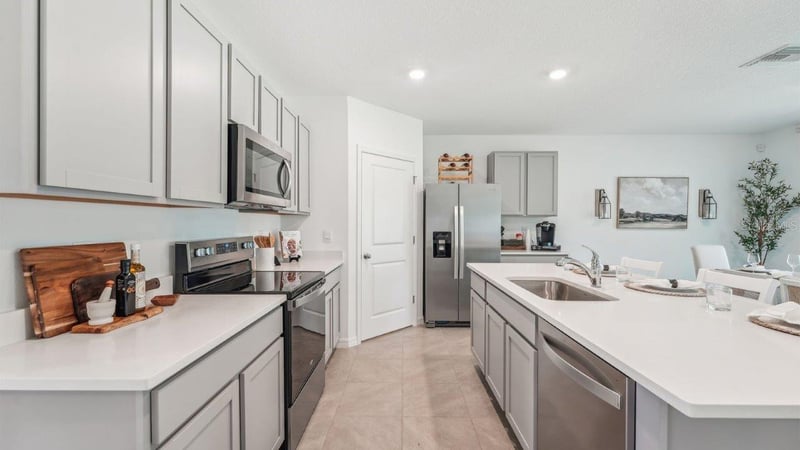 7650 Wheat Stone Dr, Zephyrhills, FL 33540