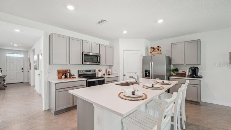 7650 Wheat Stone Dr, Zephyrhills, FL 33540