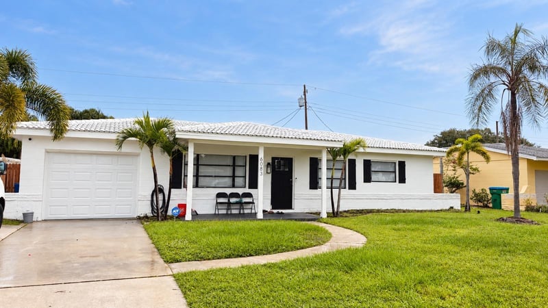 6083 50th Ave N, Kenneth City, FL 33709