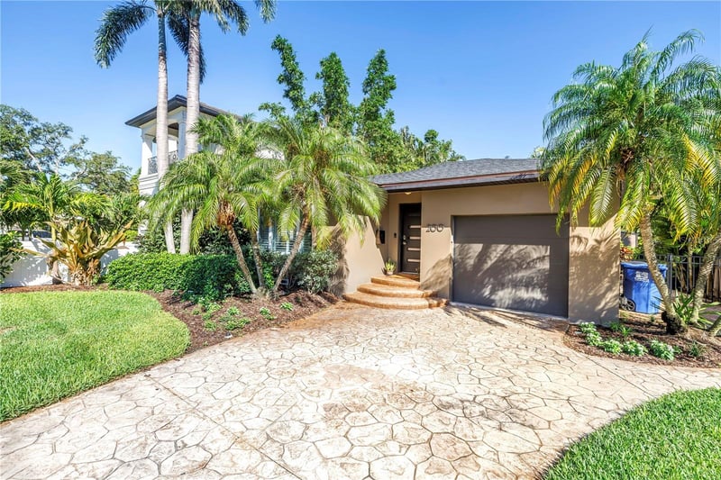 200 Lamara Way NE, St Petersburg, FL 33704