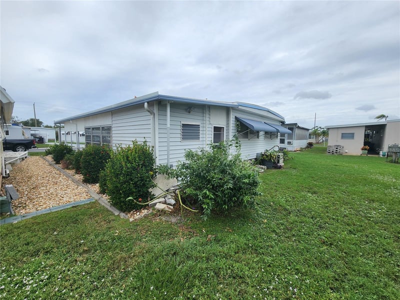 5317 Chateau Ln, Bradenton, FL 34207