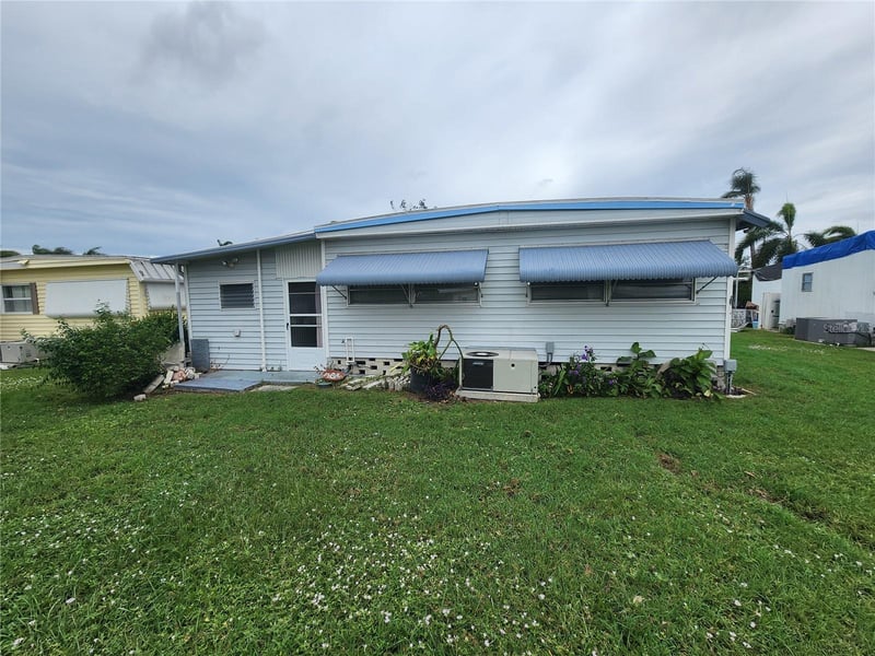 5317 Chateau Ln, Bradenton, FL 34207