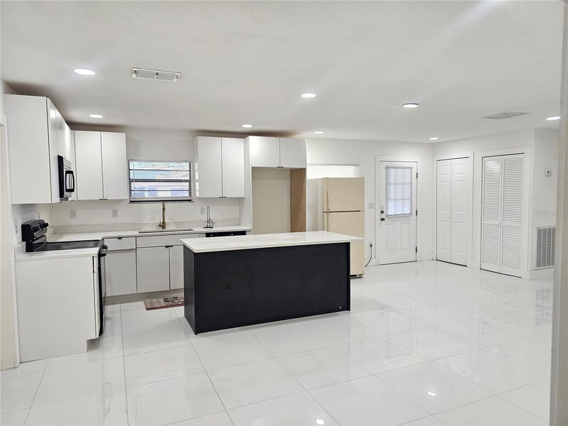 6125 Liberty Ave, Temple Terrace, FL 33617