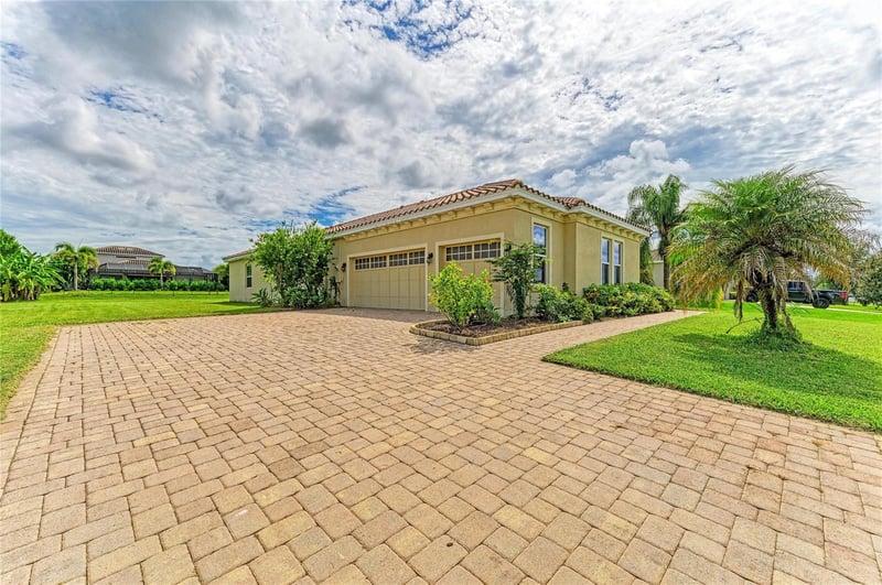 519 165th St E, Bradenton, FL 34212