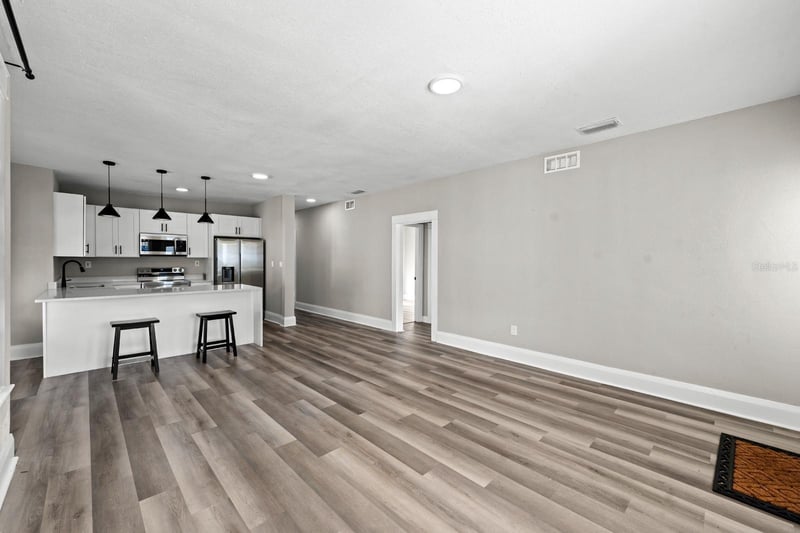 1010 E Lake Ave, Tampa, FL 33605