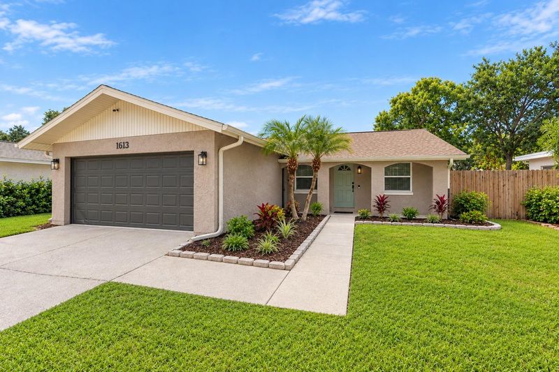 1613 Greenwood Dr, Dunedin, FL 34698