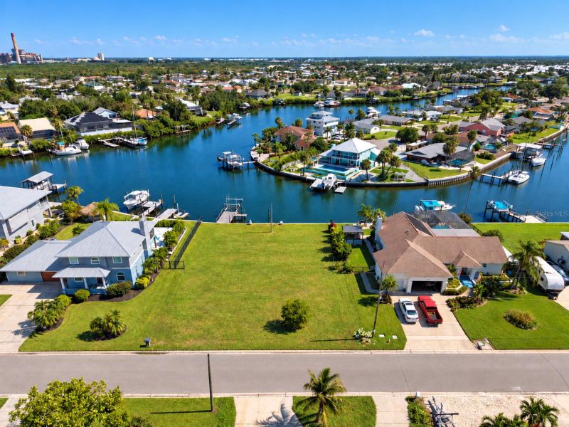 753 Gran Kaymen Way, Apollo Beach, FL 33572
