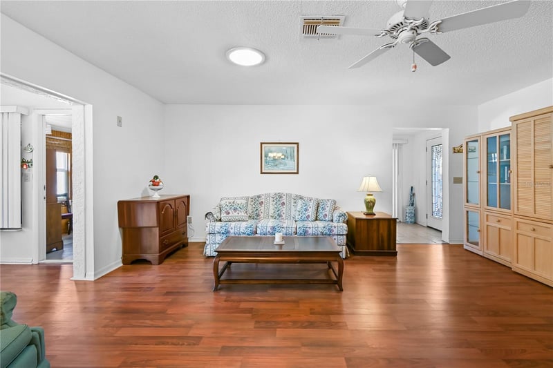 2346 Gainesborough Loop #211, Sun City Center, FL 33573