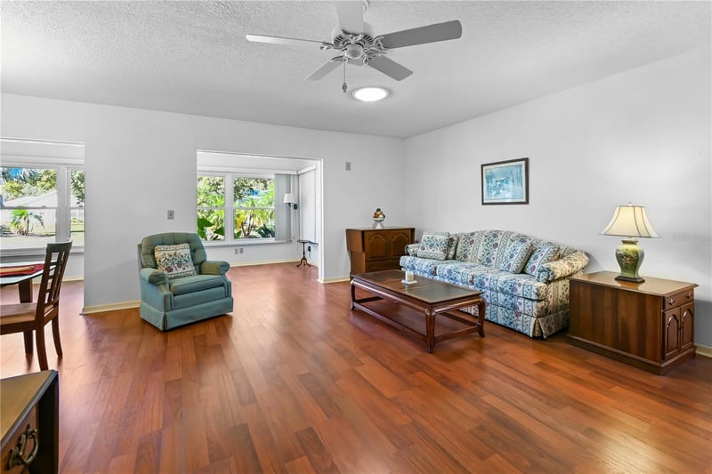 2346 Gainesborough Loop #211, Sun City Center, FL 33573