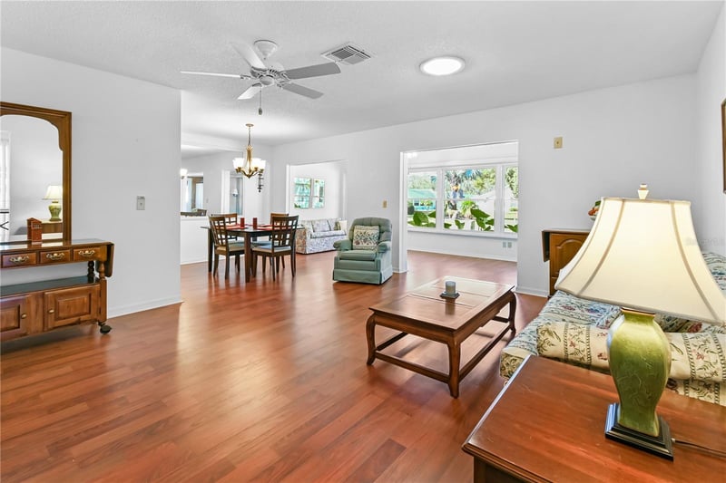 2346 Gainesborough Loop #211, Sun City Center, FL 33573