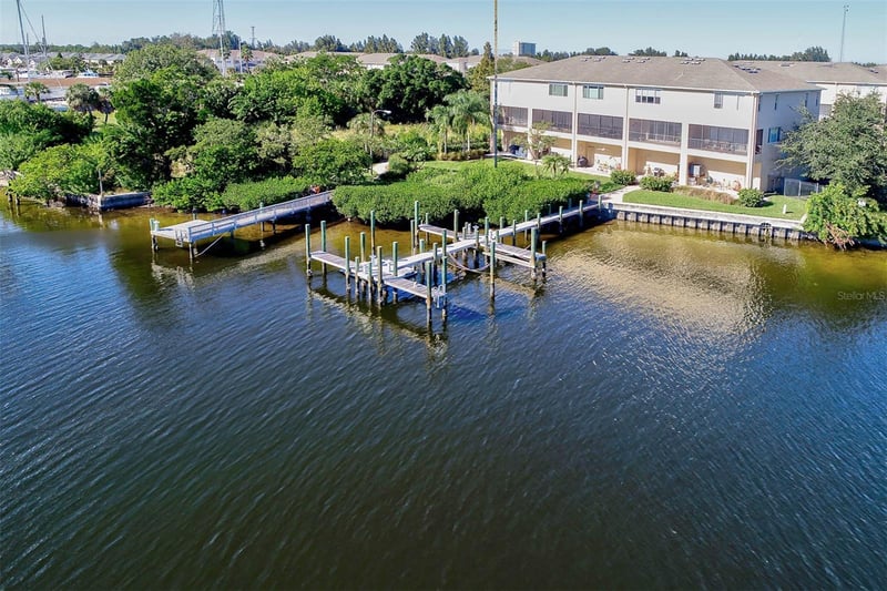 1146 Venetian Harbor Dr NE, St Petersburg, FL 33702