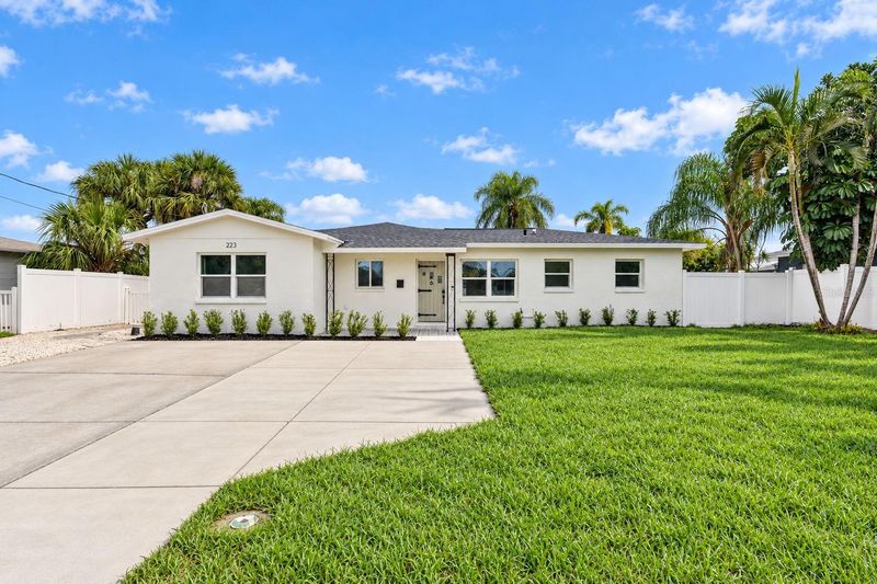 223 94th Ave NE, St Petersburg, FL 33702