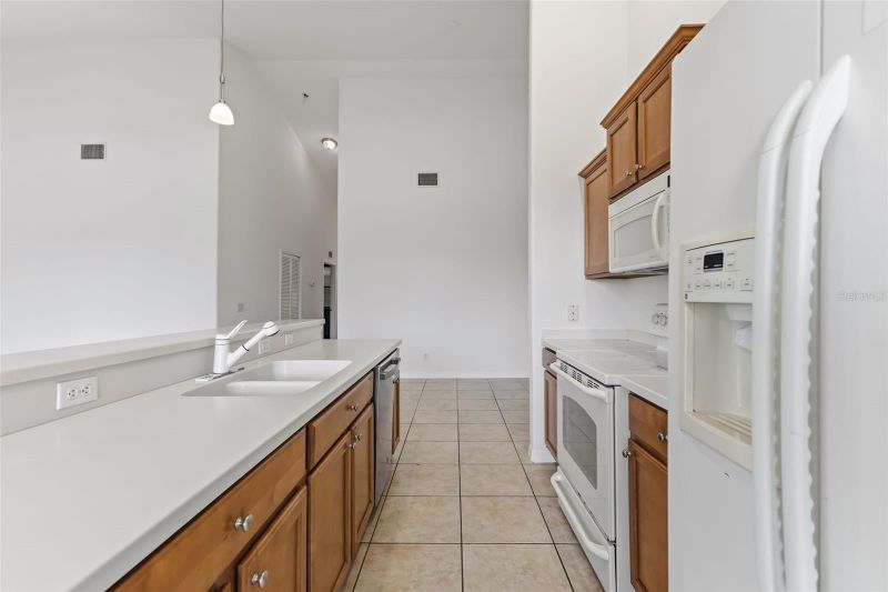 1003 Fairwaycove Ln #207, Bradenton, FL 34212