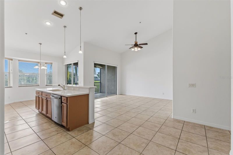 1003 Fairwaycove Ln #207, Bradenton, FL 34212