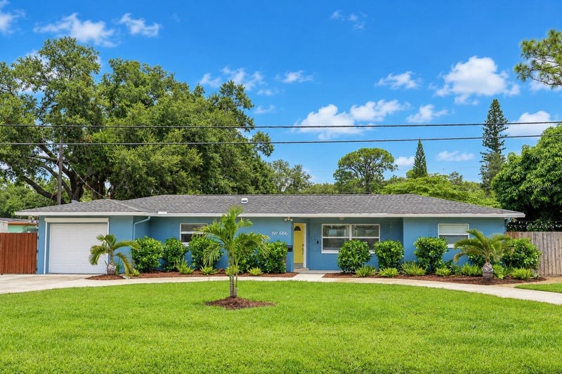 686 Southwest Blvd N, St Petersburg, FL 33703