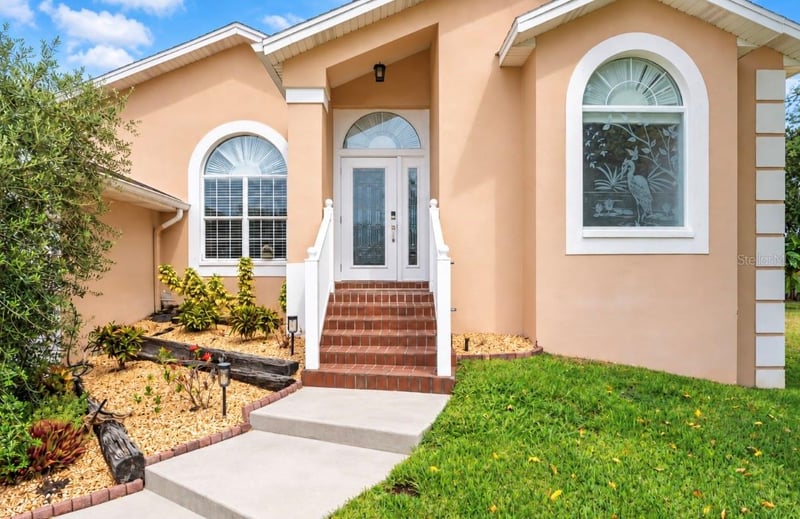 121 7th St, Belleair Beach, FL 33786