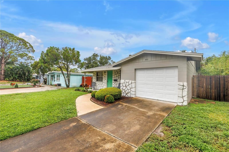 2511 Quincy St S, St Petersburg, FL 33711