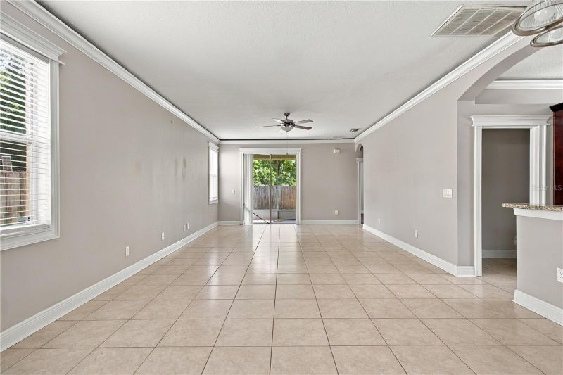 10321 Avelar Ridge Dr, Riverview, FL 33578